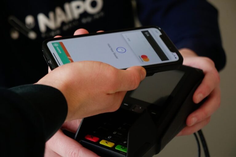 Breaking Down the Effects of Cashless Sibling Treatment on Mental Health